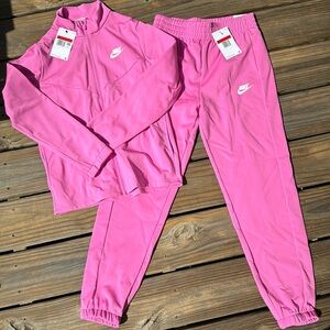 NWT Nike 2-piece matching set full-zip jacket and joggers